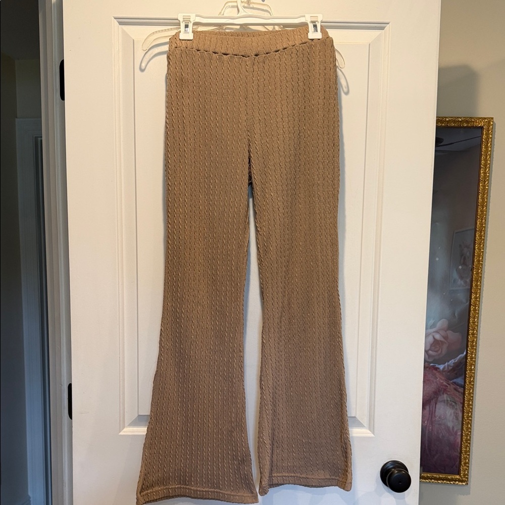 ILLA ILLA Cable Knit Flared Pants in Camel